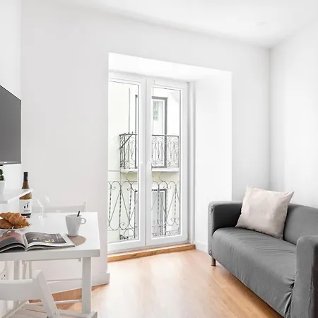 Apartment Altido Elegant Moments From Carmo Convent, In Bairro Alto Lissabon